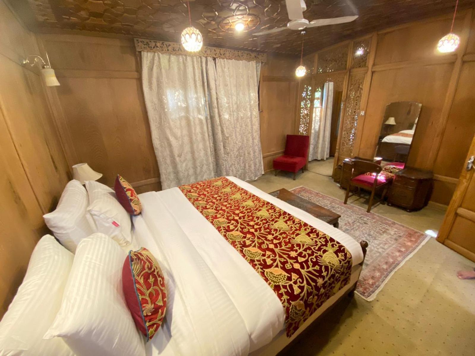 Nazneen Group Of Houseboats Srīnagar エクステリア 写真