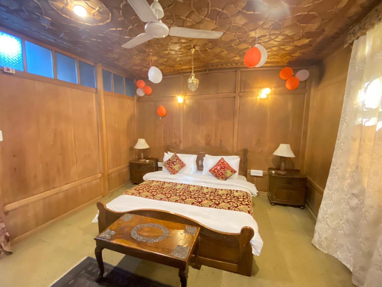 Nazneen Group Of Houseboats Srīnagar エクステリア 写真